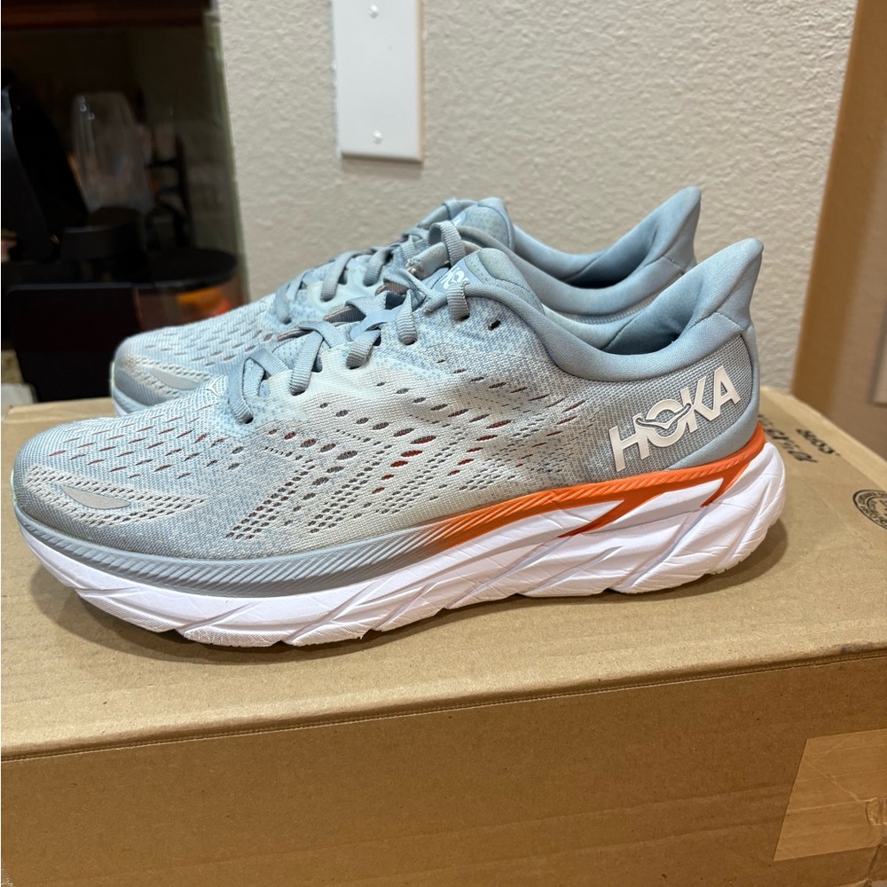 Women’s Hoka Clifton 9 size 9.5